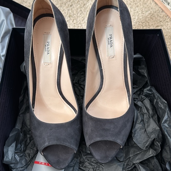 Gorgeous like new heels with dust bag and box sz 38.5 Prada - Picture 3 of 7